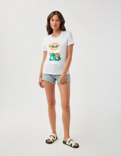 Femme avec ensemble short tee shirt tshirt ours l&u- boutique maé goodfeel Bapaume, boutique de lingerie atoutes tailles